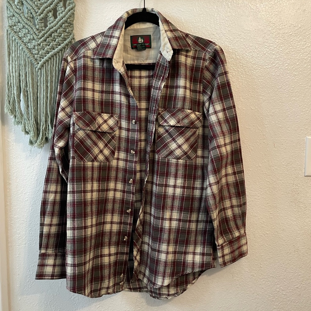 🍓3/$15 High Sierra Red and Black Plaid Shirt